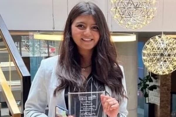 मृतकों में शामिल दर्शनी के पिता ने भारतीय विदेश मंत्री से बेटी का पता लगाने की गुहार लगाई थी।