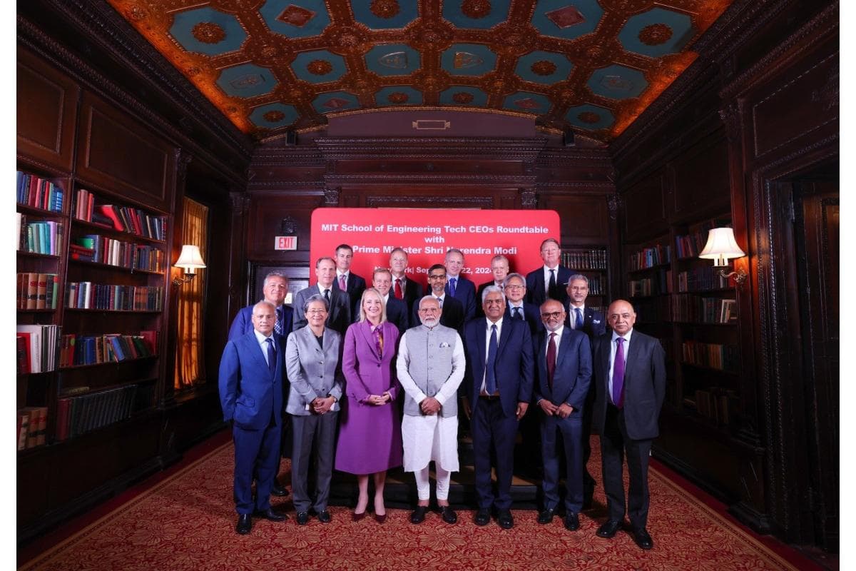 The roundtable centered around key discussions on Artificial Intelligence (AI), Quantum Computing, Biotechnology, Life Sciences, and Semiconductor technologies.