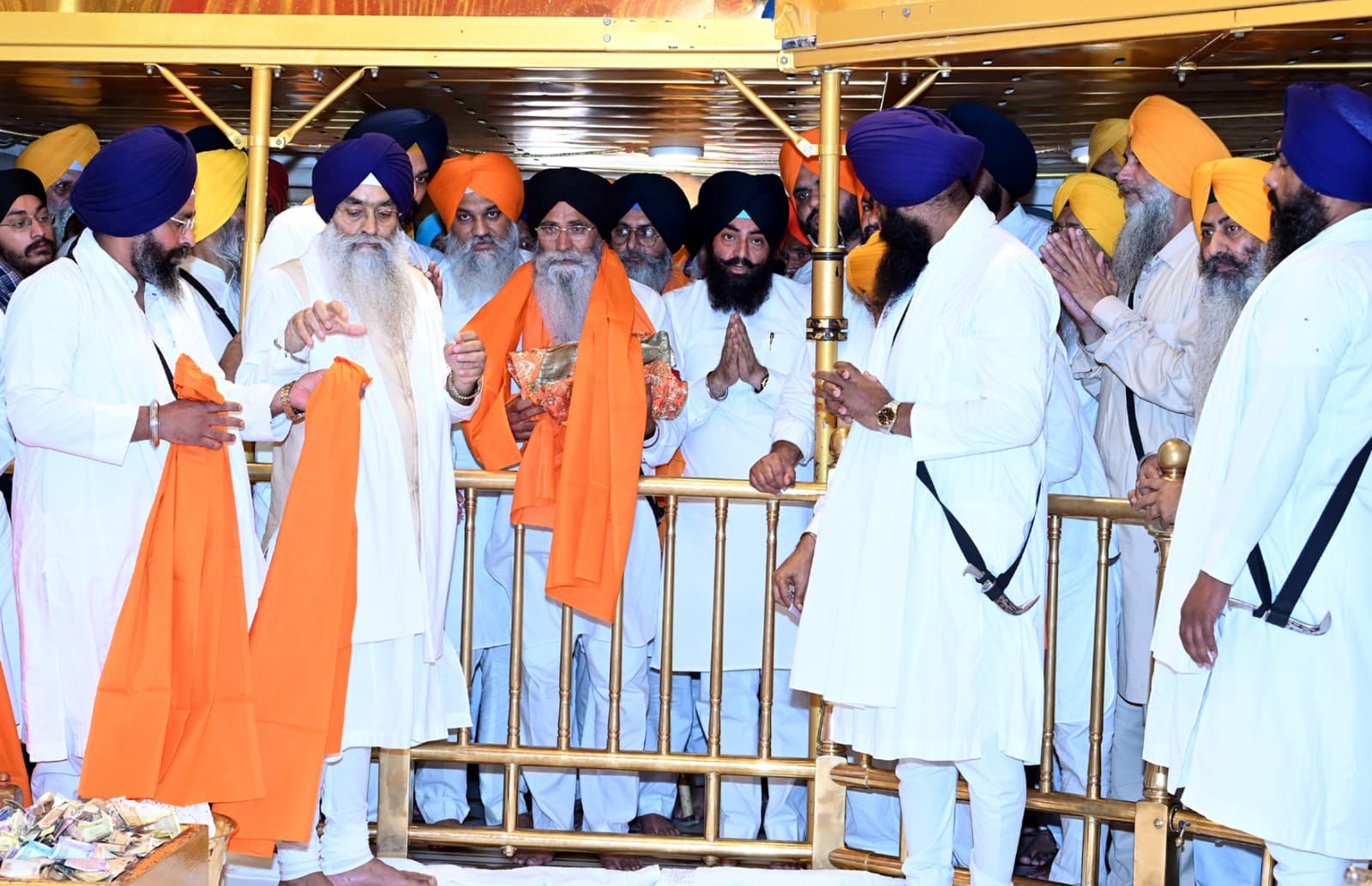 ਸ਼੍ਰੋਮਣੀ ਕਮੇਟੀ ਦੇ ਪ੍ਰਧਾਨ ਚੁਣੇ ਜਾਣ ਮਗਰੋਂ ਐਡਵੋਕੇਟ ਹਰਜਿੰਦਰ ਸਿੰਘ ਧਾਮੀ ਸਮੇਤ ਹੋਰ ਅਹੁਦੇਦਾਰਾਂ ਨੇ ਸ੍ਰੀ ਹਰਿਮੰਦਰ ਸਾਹਿਬ ਵਿਖੇ ਨਤਮਸਤਕ ਹੋ ਕੇ ਗੁਰੂ ਸਾਹਿਬ ਦਾ ਸ਼ੁਕਰਾਨਾ ਕੀਤਾ