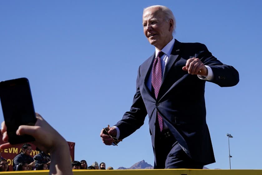 U.S. President Joe Biden visits Gila Crossing Community School in Gila River Indian Community, Arizona, U.S., October 25, 2024. REUTERS/Elizabeth Frantz