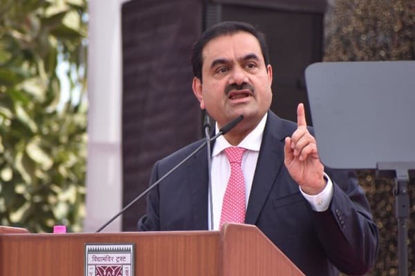 दिग्गज कारोबारी गौतम अडानी