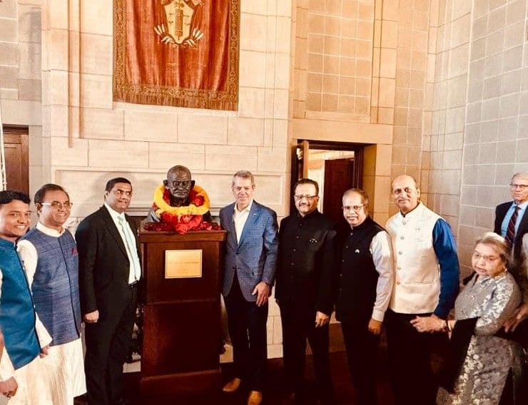 The bust’s placement within the Governor’s Office in the Nebraska State Capitol further underscores its significance as a symbol of peace and unity.