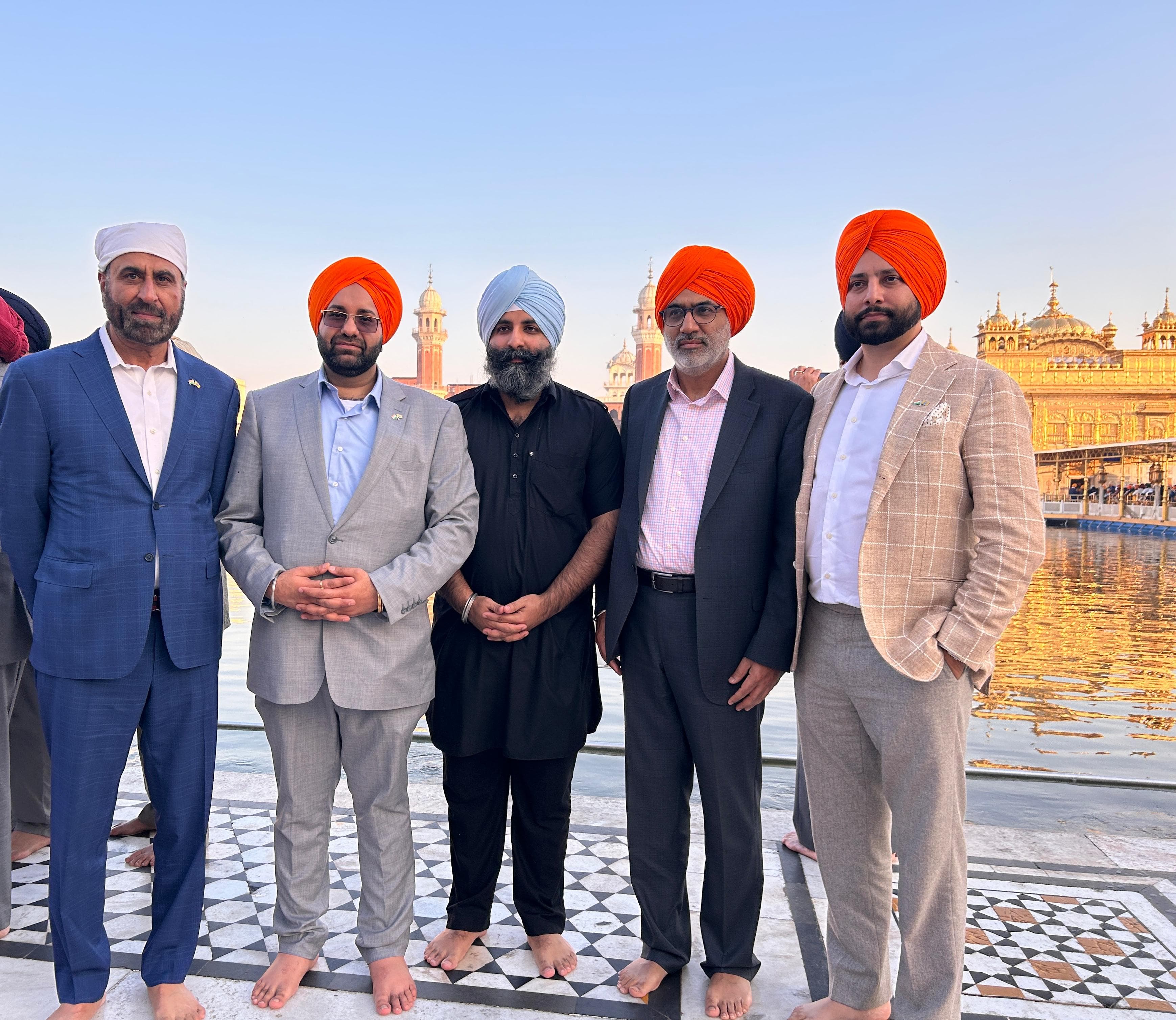 ਵਫ਼ਦ ਸ੍ਰੀ ਹਰਿਮੰਦਰ ਸਾਹਿਬ ਵਿਖੇ