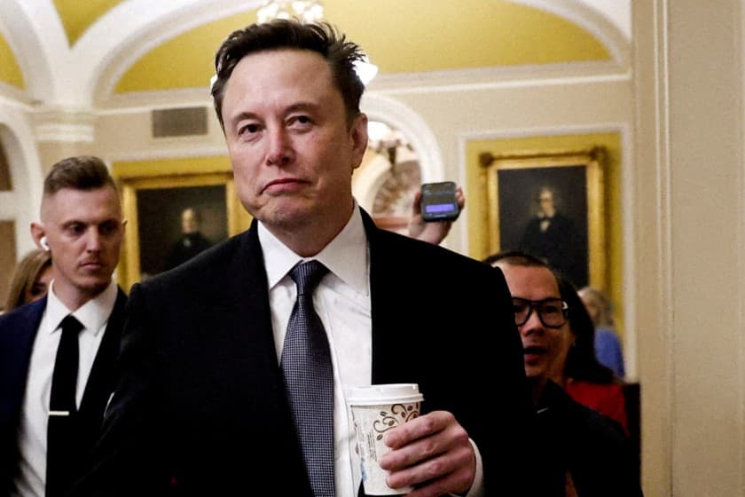Elon Musk walks on Capitol Hill on the day of a meeting with Senate Republican Leader-elect John Thune (R-SD), in Washington, U.S. December 5, 2024. REUTERS/Benoit Tessier/File Photo