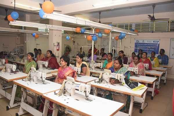 फाउंडेशन का सिलाई केंद्र।