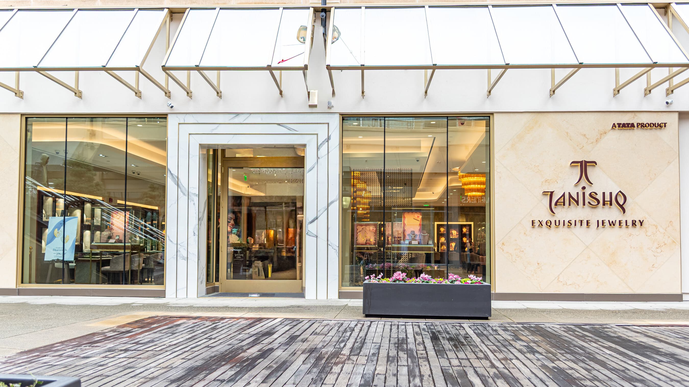 Tanishq's Redmond Town Center store offers a stunning selection of over 5,000 finely crafted gold and diamond jewelry pieces, blending South Asian heritage with modern elegance.