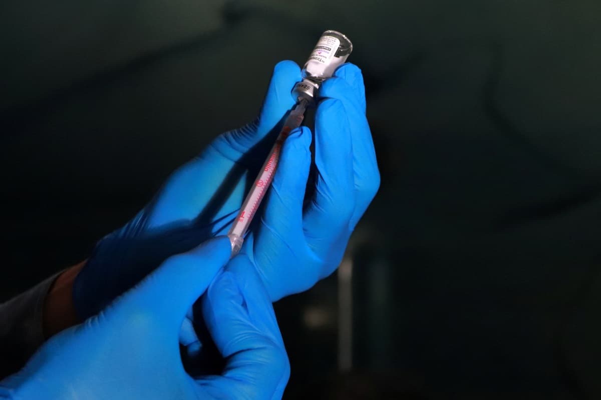 Amar Vennapusa, a bariatric surgeon, fills a syringe with Eli Lilly's Mounjaro, a tirzepatide injection drug used for treating type 2 diabetes and weight loss, at his health clinic in Hyderabad, India, Apr.14, 2025.