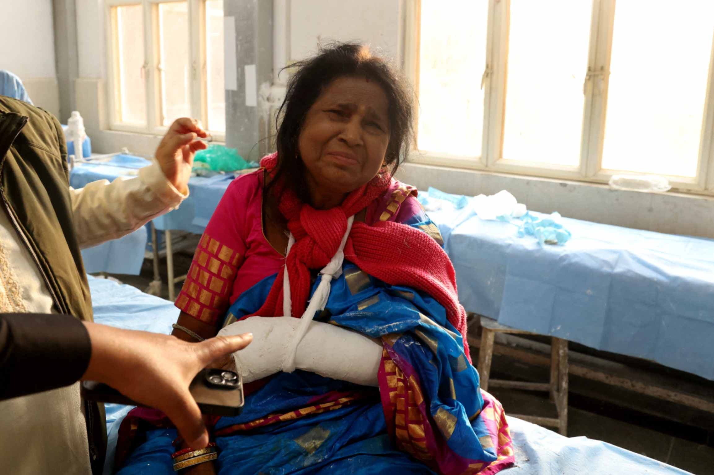 पहलगाम आतंकवादी हमले में घायल एक महिला का अनंतनाग के एक अस्पताल में इलाज चल रहा है।