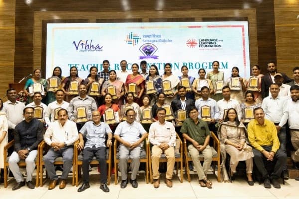 A moment of pride: All award-winning teachers with the teams from Vibha, LLF and government officials, Durg