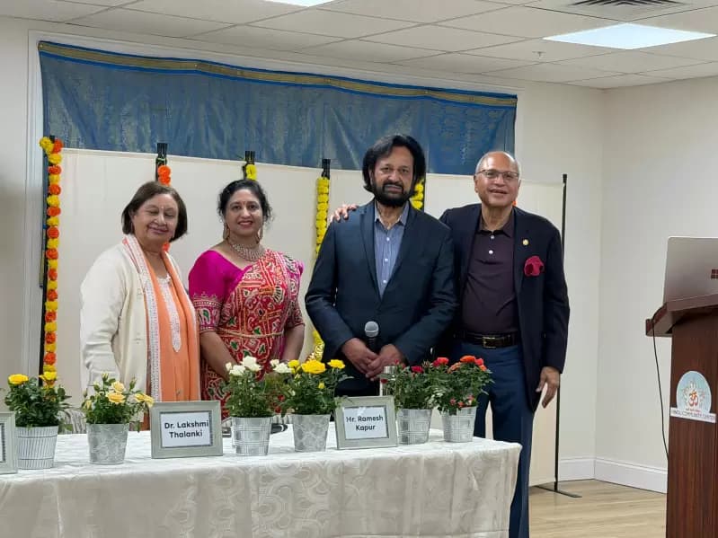 बाएं से दाएं: गीता सिकंद, उपाध्यक्ष संचार और सामुदायिक आउटरीच अमेरिकन4हिंदू, डॉ. लक्ष्मी थलंकी अध्यक्ष अमेरिकन4हिंदू मैसाचुसेट्स चैप्टर, डॉ. रोमेश जापरा संस्थापक अध्यक्ष अमेरिकन4हिंदू और रमेश कपूर, वरिष्ठ सामुदायिक नेता।