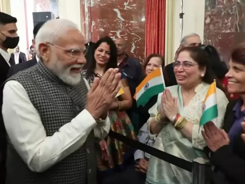पीएम मोदी का प्रवासी भारतीयों ने इजरायल में भव्य स्वागत किया।