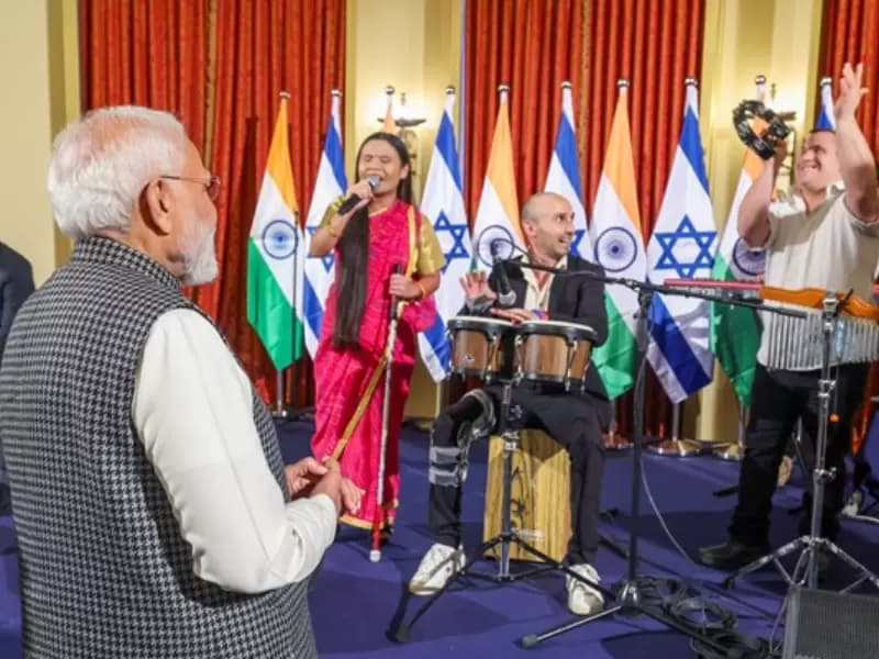 प्रधानमंत्री नरेंद्र मोदी का बुधवार, 25 फरवरी, 2026 को इजराइल के तेल अवीव में भारतीय समुदाय के सदस्यों द्वारा गर्मजोशी से स्वागत किया गया।