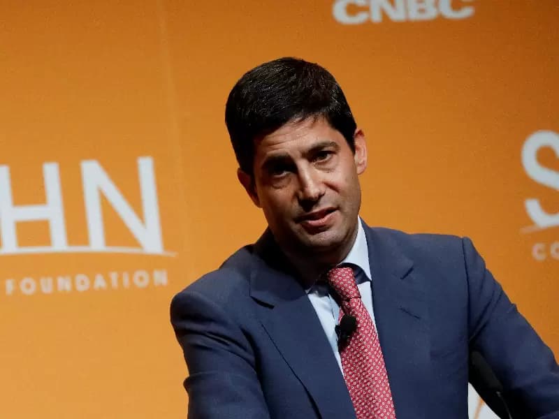 FILE PHOTO: Kevin Warsh, Fellow in Economics at the Hoover Institution and lecturer at the Stanford Graduate School of Business, speaks during the Sohn Investment Conference in New York City, U.S., May 8, 2017.