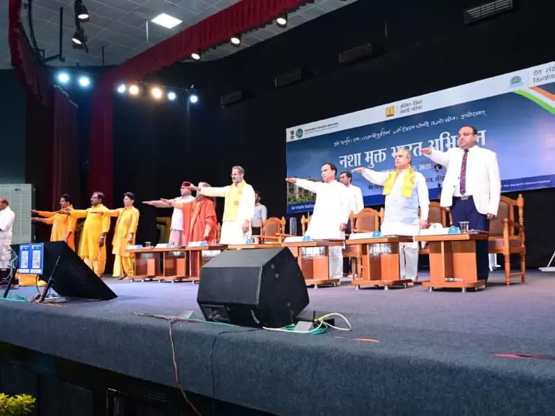 Dr. Virendra Kumar also administered two key pledges to the assembled gathering — the 'Nasha Mukti Ki Shapath' (Anti-Drug Pledge) and the 'Garimapoorn Vriddhavastha Ki Shapath' (Aging with Dignity Pledge)