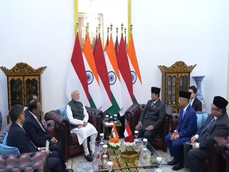 प्रधानमंत्री नरेंद्र मोदी ने मंगलवार को इंडोनेशिया के राष्ट्रपति प्रबोवो सुबियांतो के साथ द्विपक्षीय बैठक की।