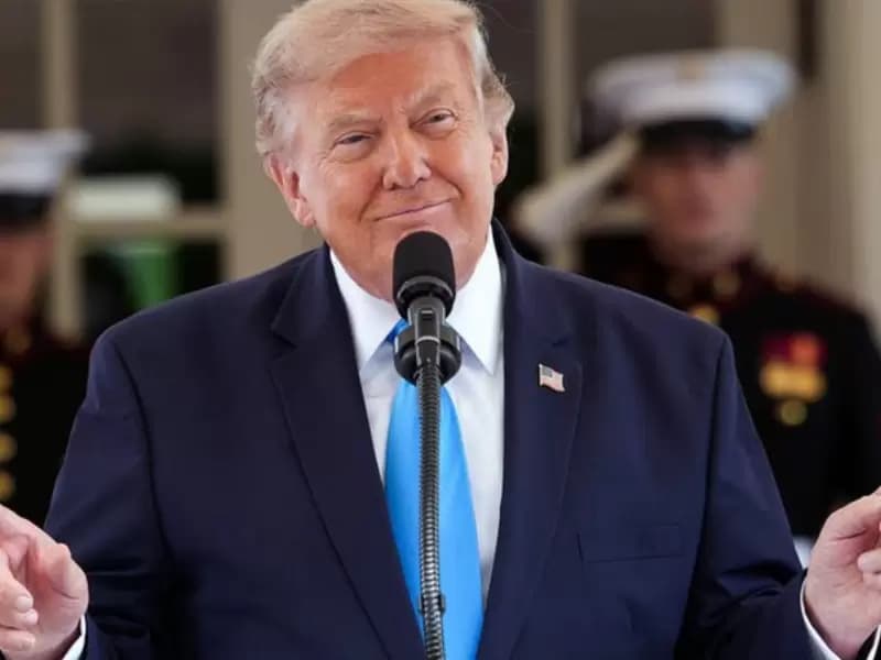 DONALD TRUMP