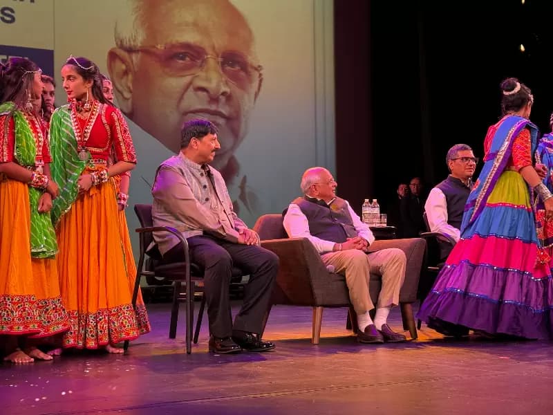 गुजराती समुदाय के साथ सीएम पटेल...